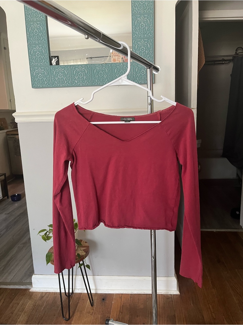 Long-Sleeve V-Neck Crop Top - Burgundy